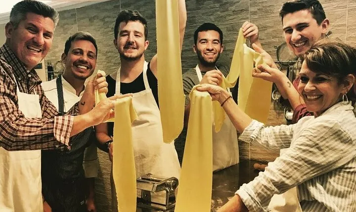 Hands on Deluxe Traditional 4-course dinner with fresh pasta