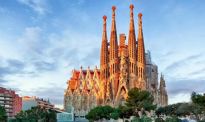 Sagrada Familia Private Guided Tour with Skip the Line Tickets