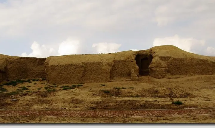 Private Day Tour to Beshbalik City Ruins or Beiting Old City from Urumqi