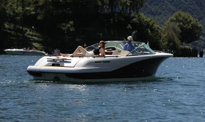 Lake Como: 2-Hour Luxury Speedboat Private Tour