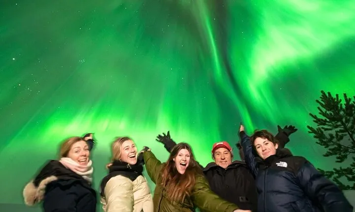 Rovaniemi: Northern Lights Pro Guaranteed - Unlimited Distance