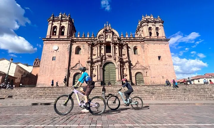 PRIVATE City tour of Cusco on E-BIKE