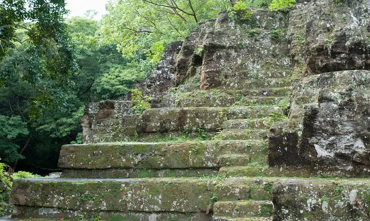Uaxactun Day Tour from Flores