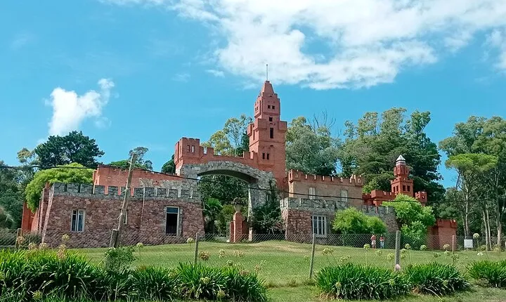 August 17 and 18: Route of the P. del Este Castles - Piriápolis