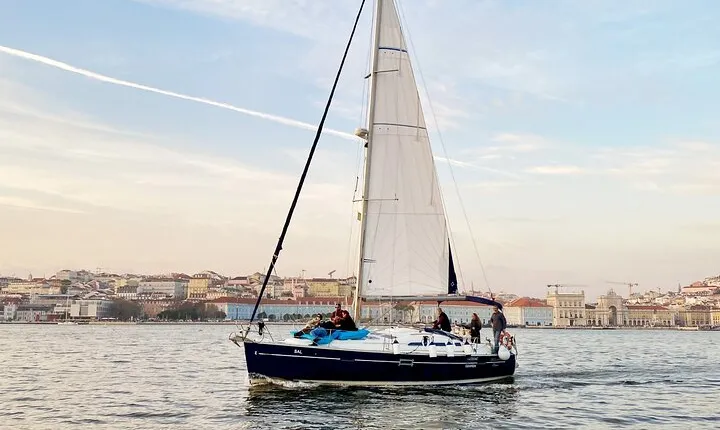 Lisbon: Private Sailing Tour Along the Tagus River
