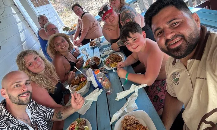 Roatán: Local Highlights Tour with Chocolate, Rum & Island Lunch