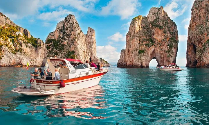 Small Group Boat Tour: Day Cruise from Sorrento to Capri