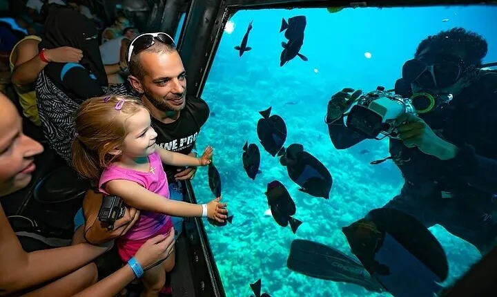 Semi-Submarine and Snorkeling Trip with transfer – Hurghada
