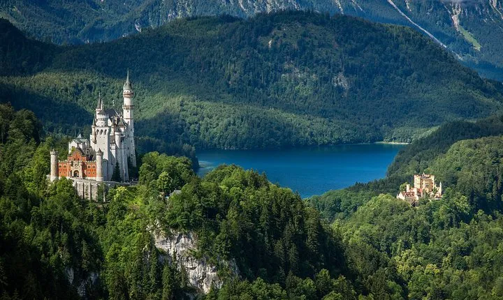 Private tour of the best of Fussen - Sightseeing, Food & Culture with a local