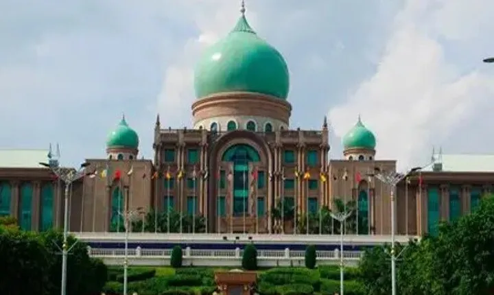 Kuala Lumpur City to Malacca City EN-ROUTE Putrajaya City Tour