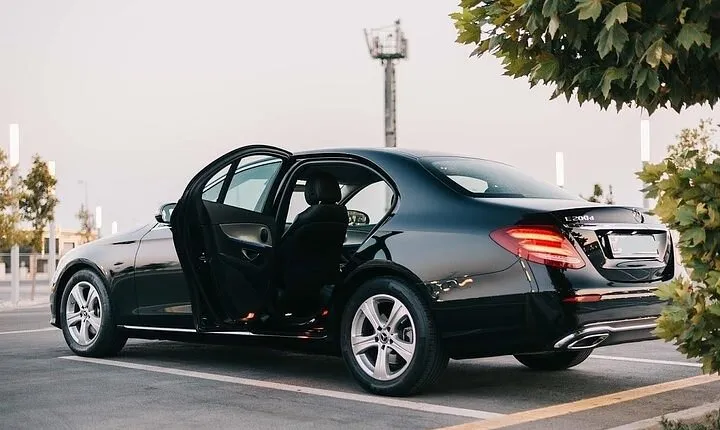 Transfer Paris City To Versailles By Car or Minivan