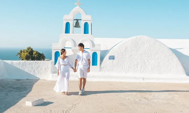 Santorini Photoshoot With Private Personal Photographer