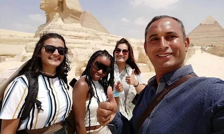 Private Giza Pyramids and Egyptian Museum Tour with Boat Felucca Ride