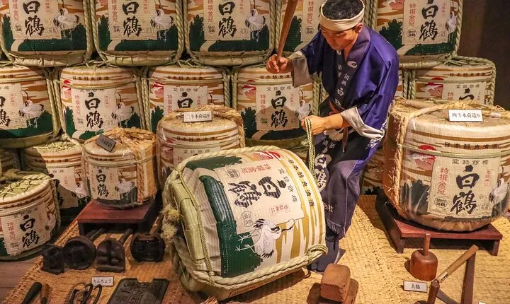 Sake Brewery and Japanese Life Experience Tour in Kobe