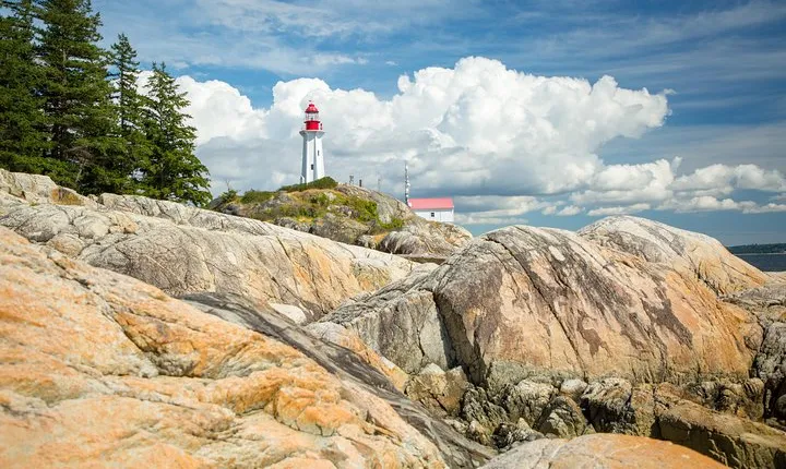 Lighthouse Park Hiking / Horseshoe Bay Discovery Tour