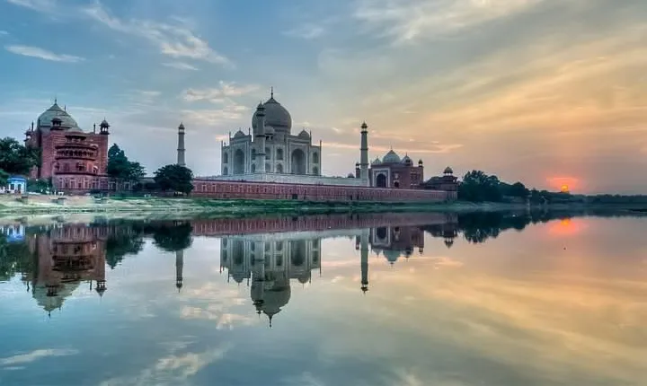 Taj Mahal Sunrise Tour from Delhi All Inclusive