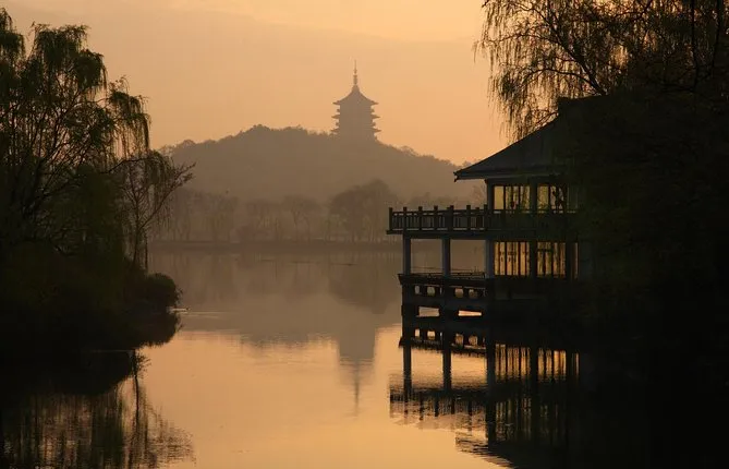 Hangzhou "Heaven On Earth" Full Day Coach Tour from Shanghai