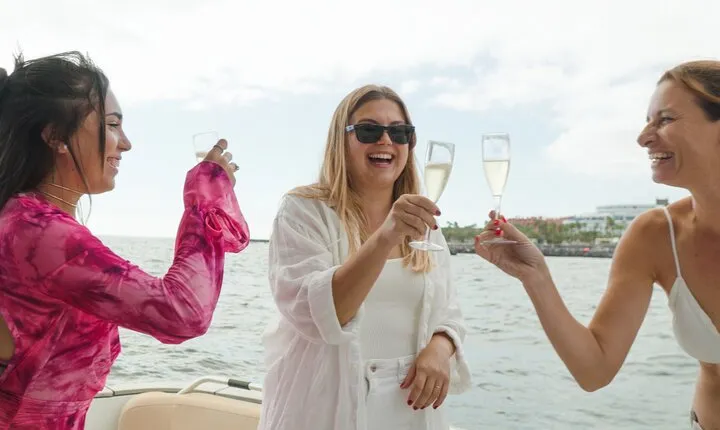 Private Luxury Motor Boat 2, 3 and 4 Hour Charters