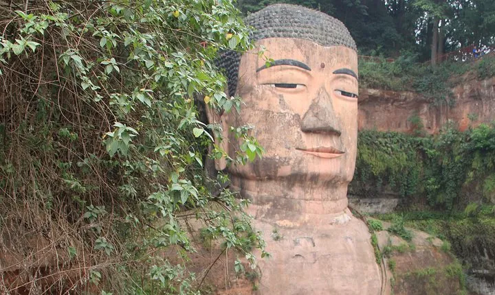 1-Day Chengdu Private tour to Leshan Buddha,Hot Pot Dinner & Sichuan Opera Show