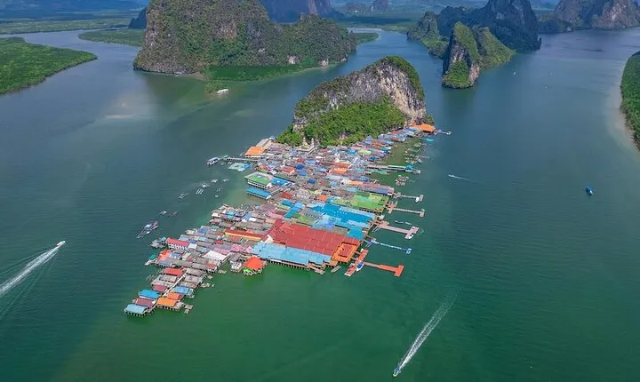 Phi Phi and Jamebond Islands Snorkeling,Canoeing Tour from Phuket