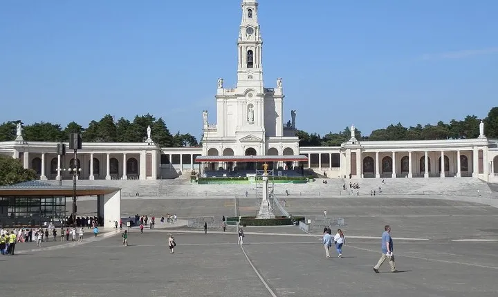 Prívate tour to Fátima, Batalha, Nazaré and Óbidos