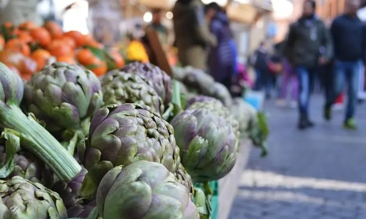 Campo dei Fiori Market and Trevi Fountain District Food & Wine Tour in Rome