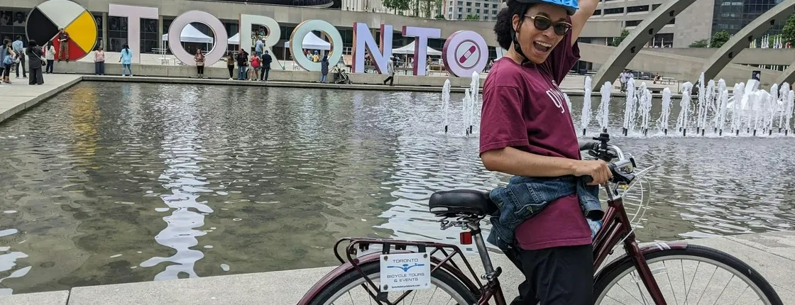 Heart of Downtown City Bicycle Tour in Toronto