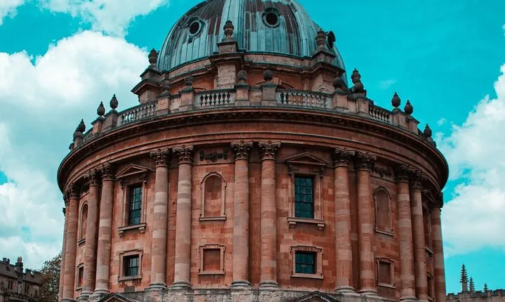Oxford Walking Tour - Discover its University and Traditions