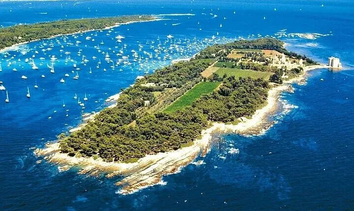 St Raphael Private Boat Tour Discovering an Iconic French Island