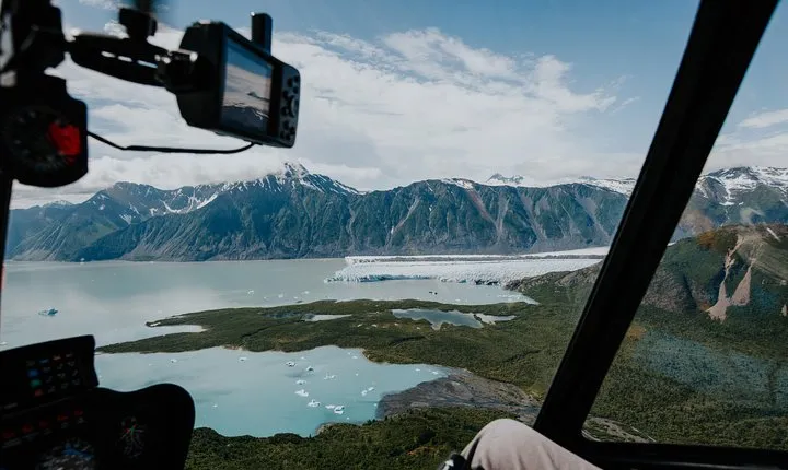 Bear Glacier Scenic Signature Flight