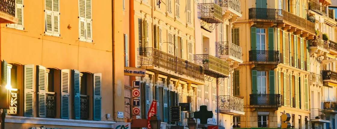 Private Exclusive History Walk through Cannes with a Local Expert