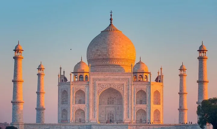 Agra: Taj Mahal and Agra Fort Skip-The-Line Private Tour