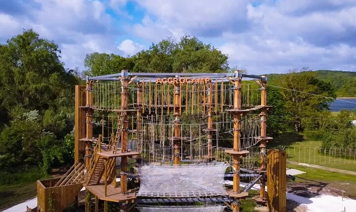 Treetop adventure course in Jablines