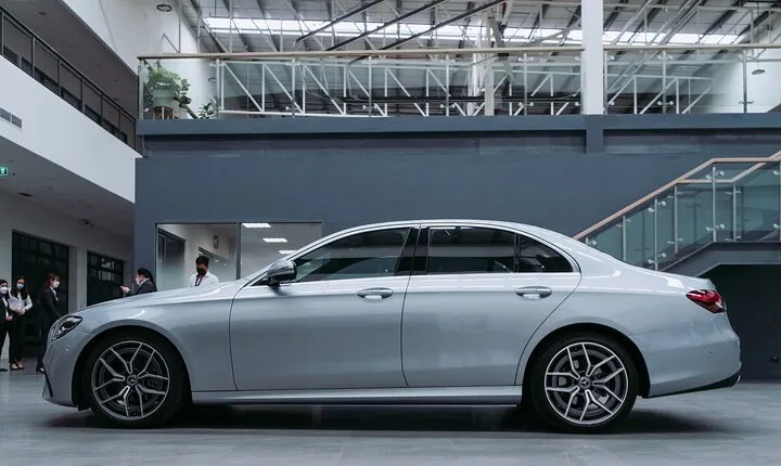 Heathrow Airport to London City Private Return Trip Meet & Greet