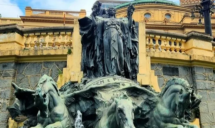 São Paulo Highlights Walking Tour with a Guide