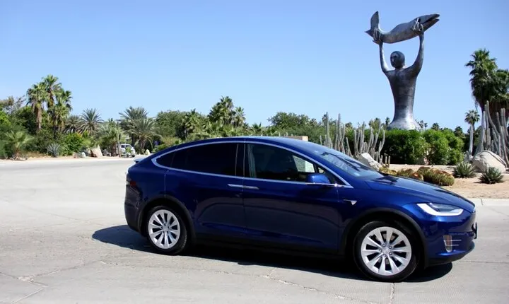 Los Cabos Luxury Private Tesla Transfer from Airport to Puerto Los Cabos Area