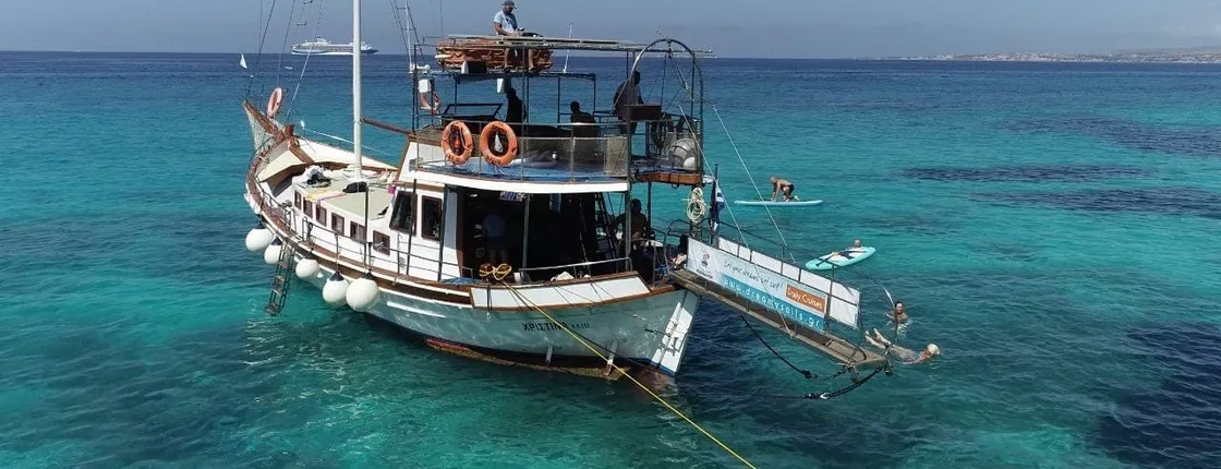 Azure cruise in Kefalonia with hidden beaches and Greek lunch