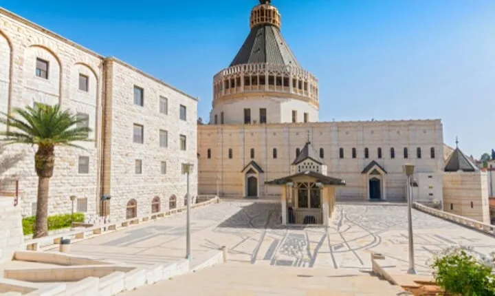 Romantic Walking Tour in Nazareth for Couples