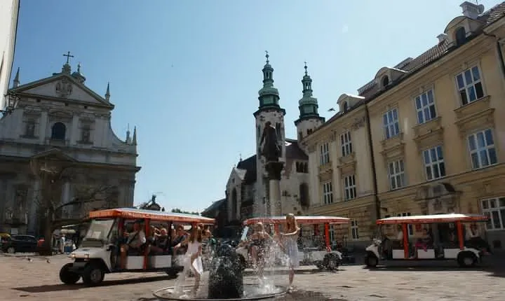 Private Krakow sightseeing by golf cart