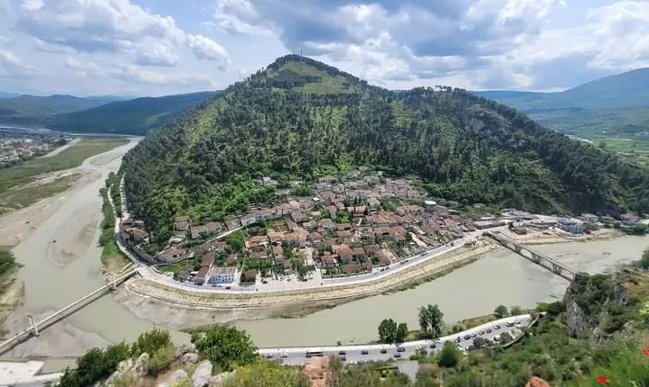 Hey Albania: Berat Castle & Icons – UNESCO Tour with Local Guide
