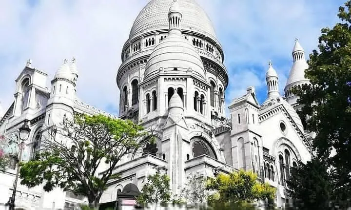 The Historic Heart of Paris: Private Walking Tour & River Cruise