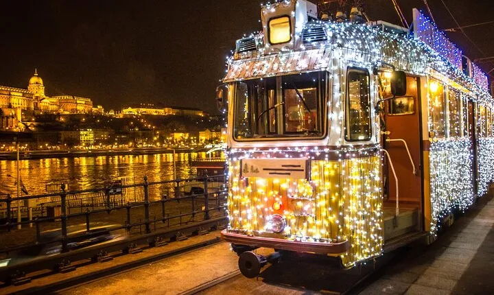 Private Budapest Christmas Market Tour with Chimney Cake & Mulled Wine