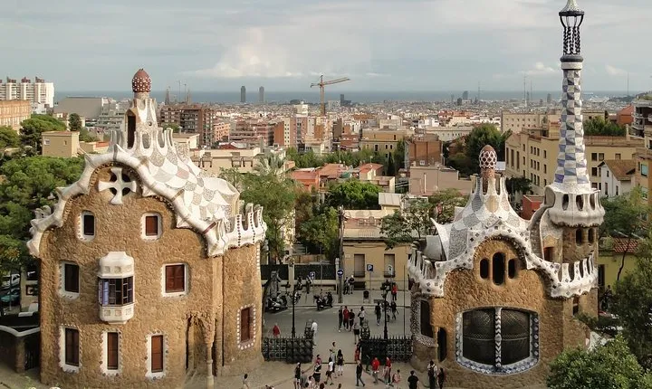 Best Gaudi Private Tour with Sagrada Familia & Park Guell in BCN