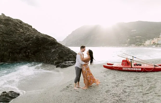 120 Minute Private Vacation Photography Session with Photographer in Cinque Terre