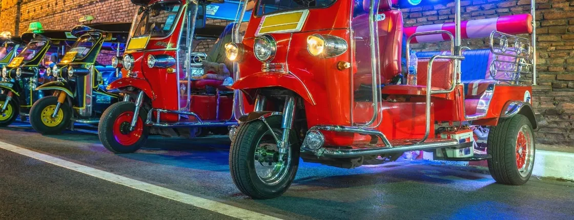 Chiang Mai temples and night market tuk-tuk tour