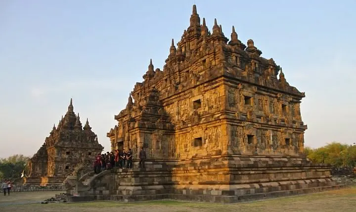 Private Romantic Walking Tour in Yogyakarta