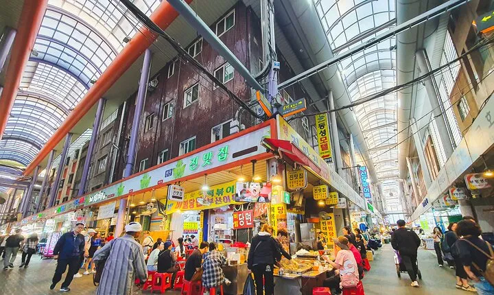 Busan: Food Crawl with Fish Market, Soju Tents & Local Snacks