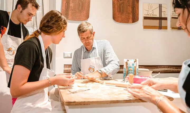 Cesarine: Small group Pasta and Tiramisu class in Procida