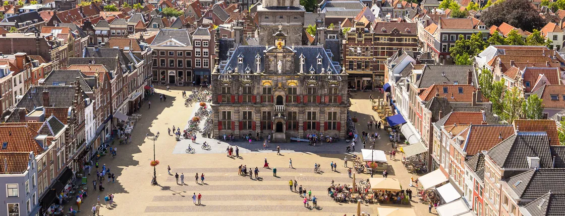 Self guided tour with interactive city game of Delft