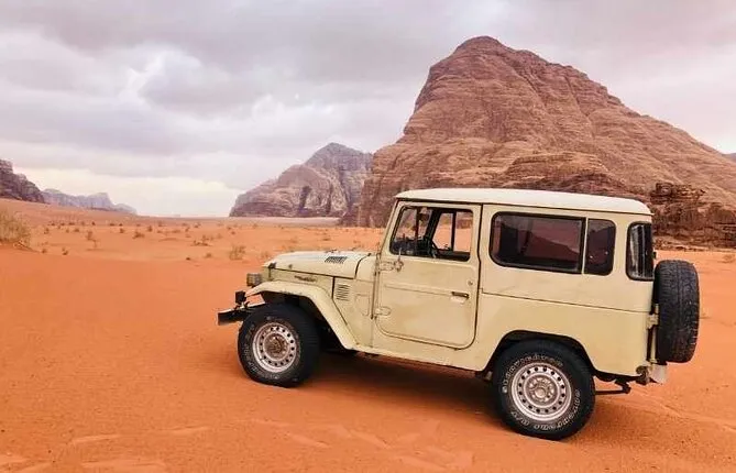 Full-Day Private Jeep Tour in Wadi Rum with Lunch